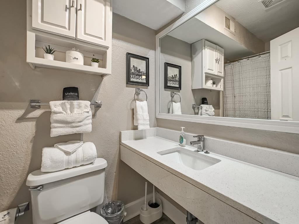 Heart Of Westport 1Br Villa Kansas City Luaran gambar