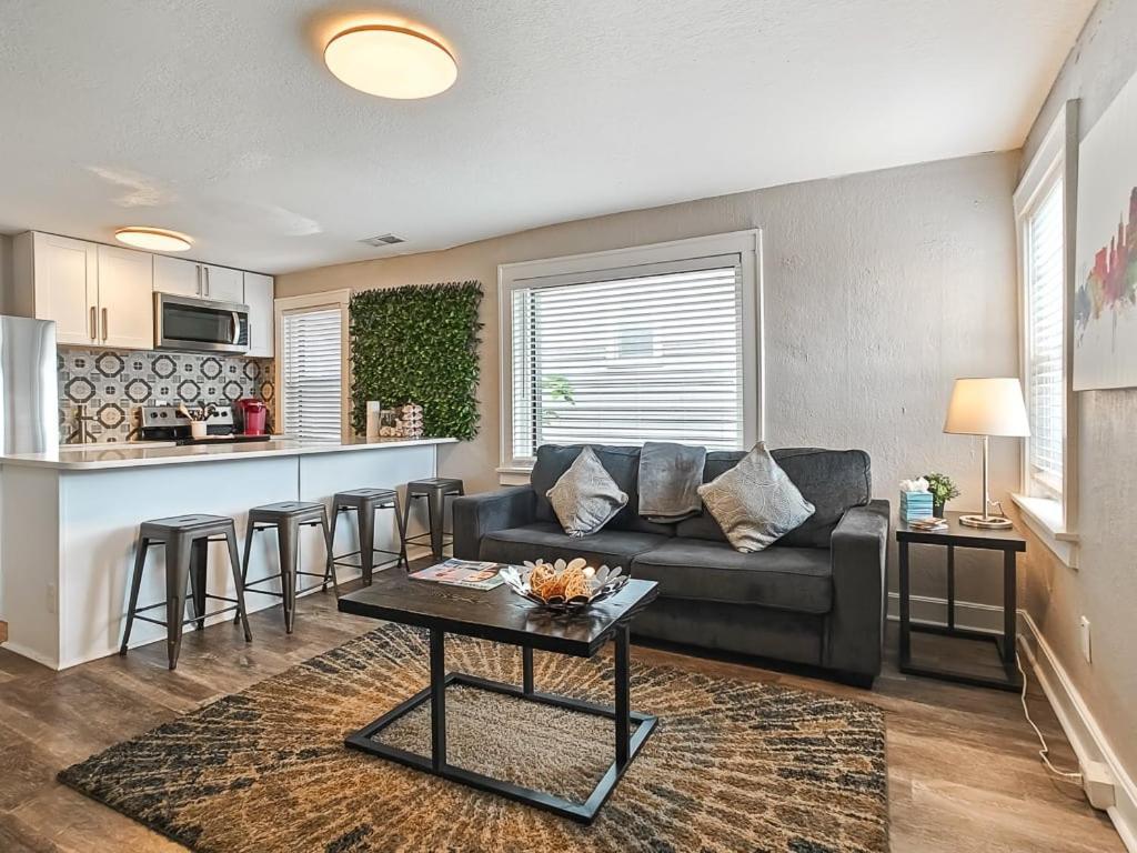Heart Of Westport 1Br Villa Kansas City Luaran gambar